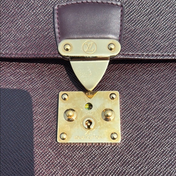 Louis Vuitton Brown Leather envelope Briefcase with Gold Clasp - Picture 11 of 16